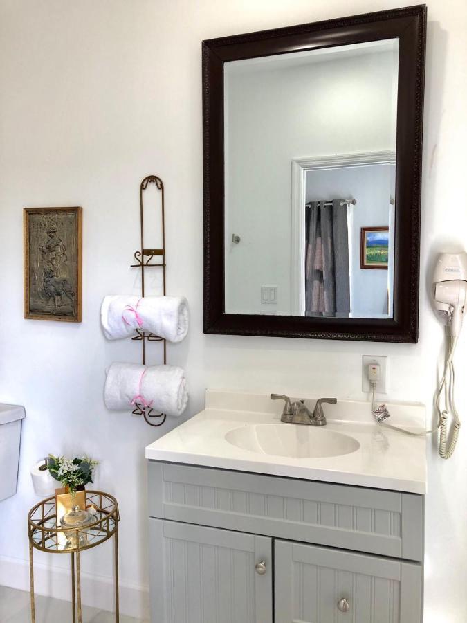 Private Suite Mins From Mia Free Parking Miami Eksteriør billede