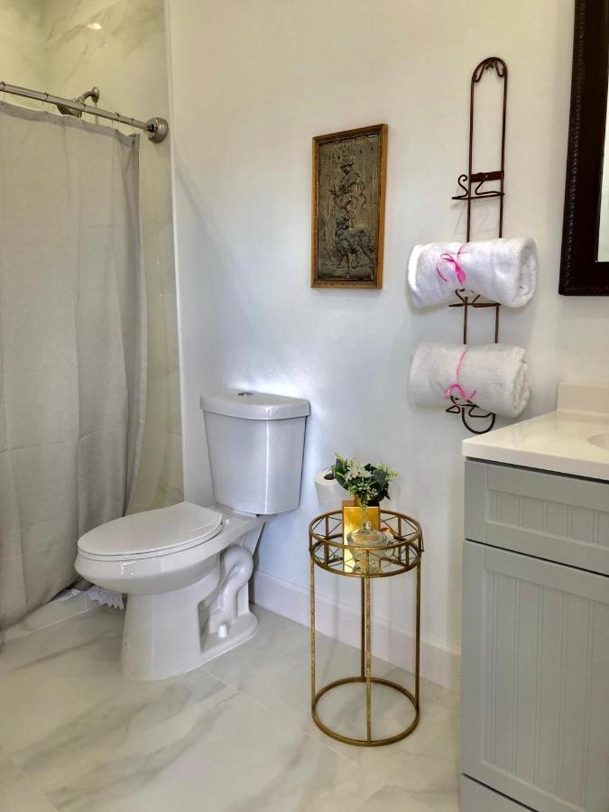Private Suite Mins From Mia Free Parking Miami Eksteriør billede